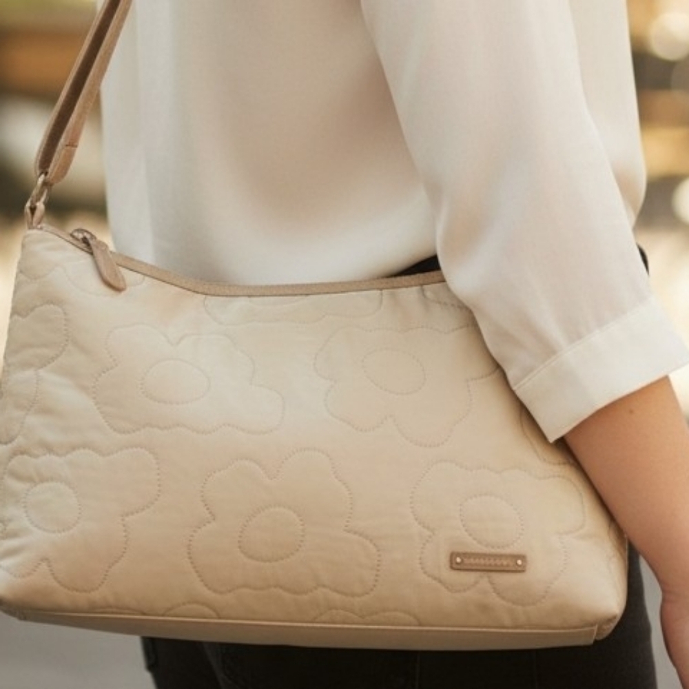 Amazing Song Excellent Condition Beige Floral Women Bag
